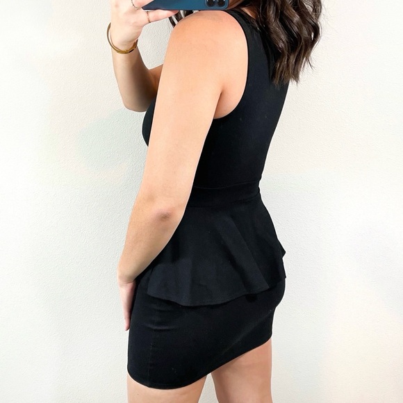 Black bodycon peplum sleeveless dress - Picture 3 of 3